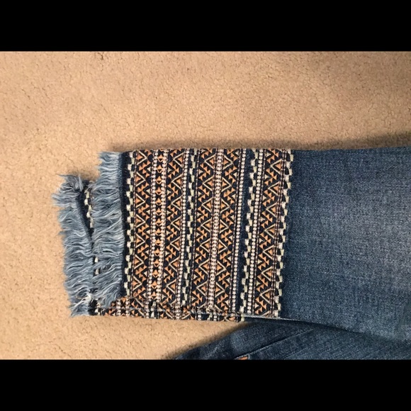 Miss Me Embroidered Jeans - Picture 3 of 6